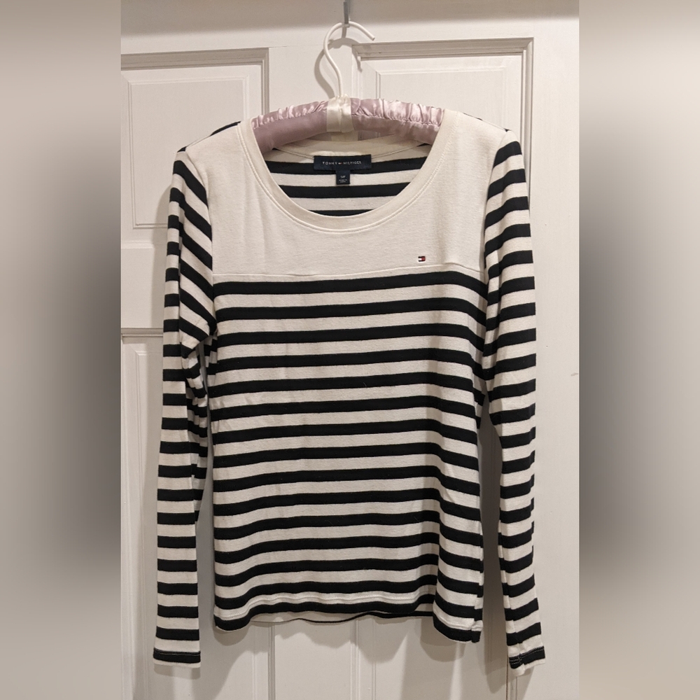 Tommy Hilfiger Women's Cream and Black Striped Long Sleeve Sweater